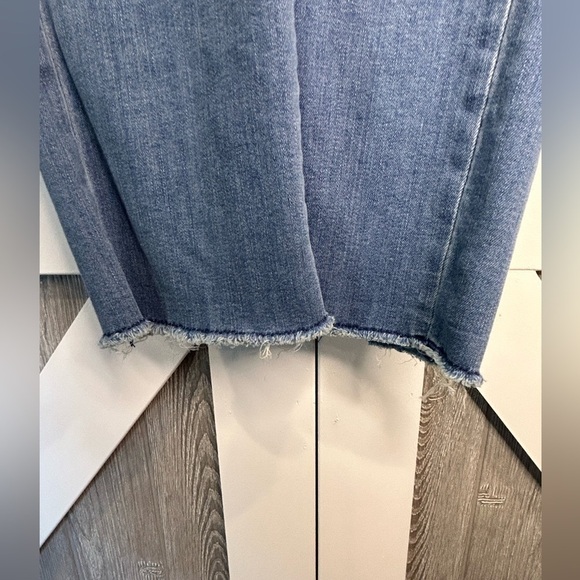 B7.1 NYDJ Lift Tuck Technology Light Wash Jeans 2 - Picture 3 of 4